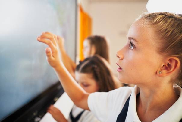 Изображение выглядит как внутренний, человек

Автоматически созданное описание