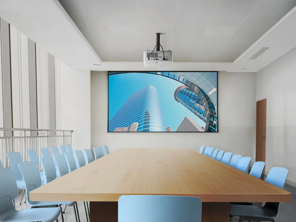 LS740HD 5,000 ANSI Lumens Meeting room pc