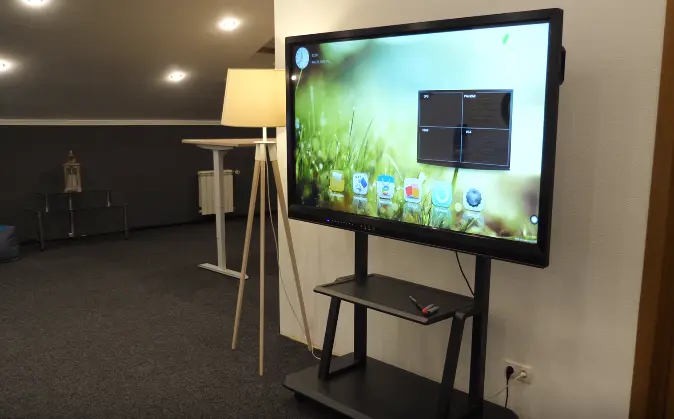 interaktyvna panel vivitek